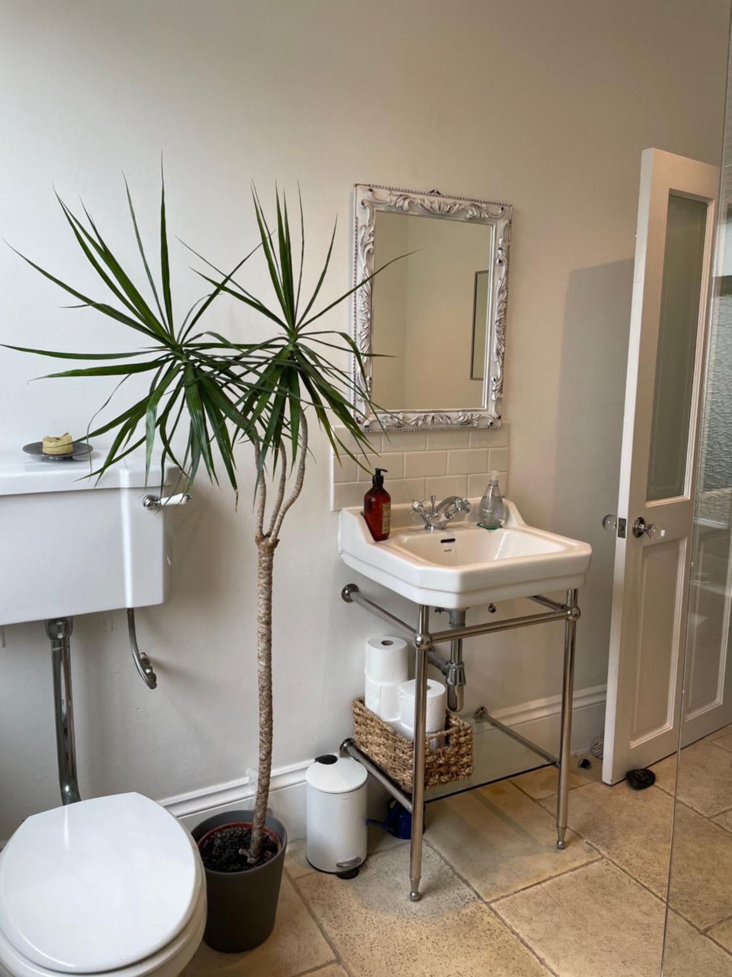 Holiday home 3 Bed Sleeps 6 Free Parking *