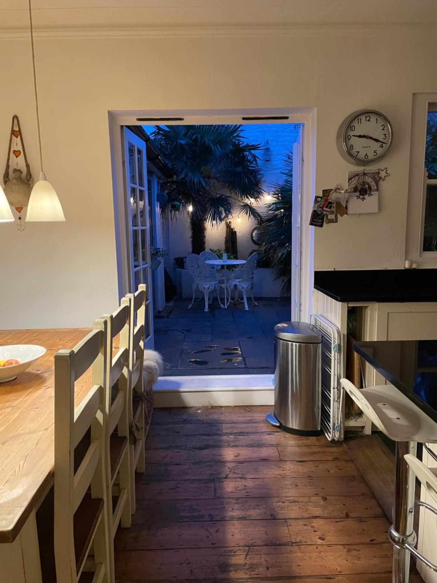 3 Bed Sleeps 6 Free Parking Holiday home Brighton